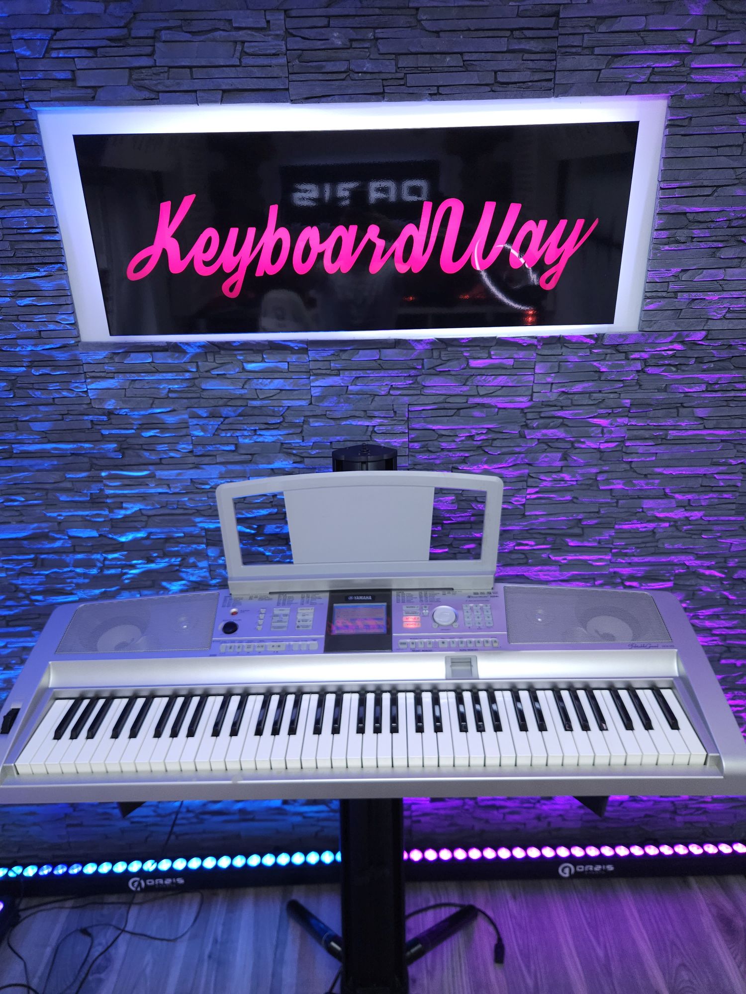 YAMAHA DGX-305